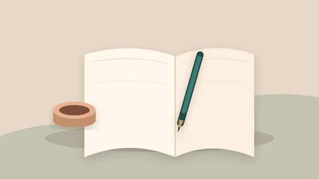 Ein offenes leeres Journal liegt mit Stift und Tasse auf einem warm beleuchteten Tisch.